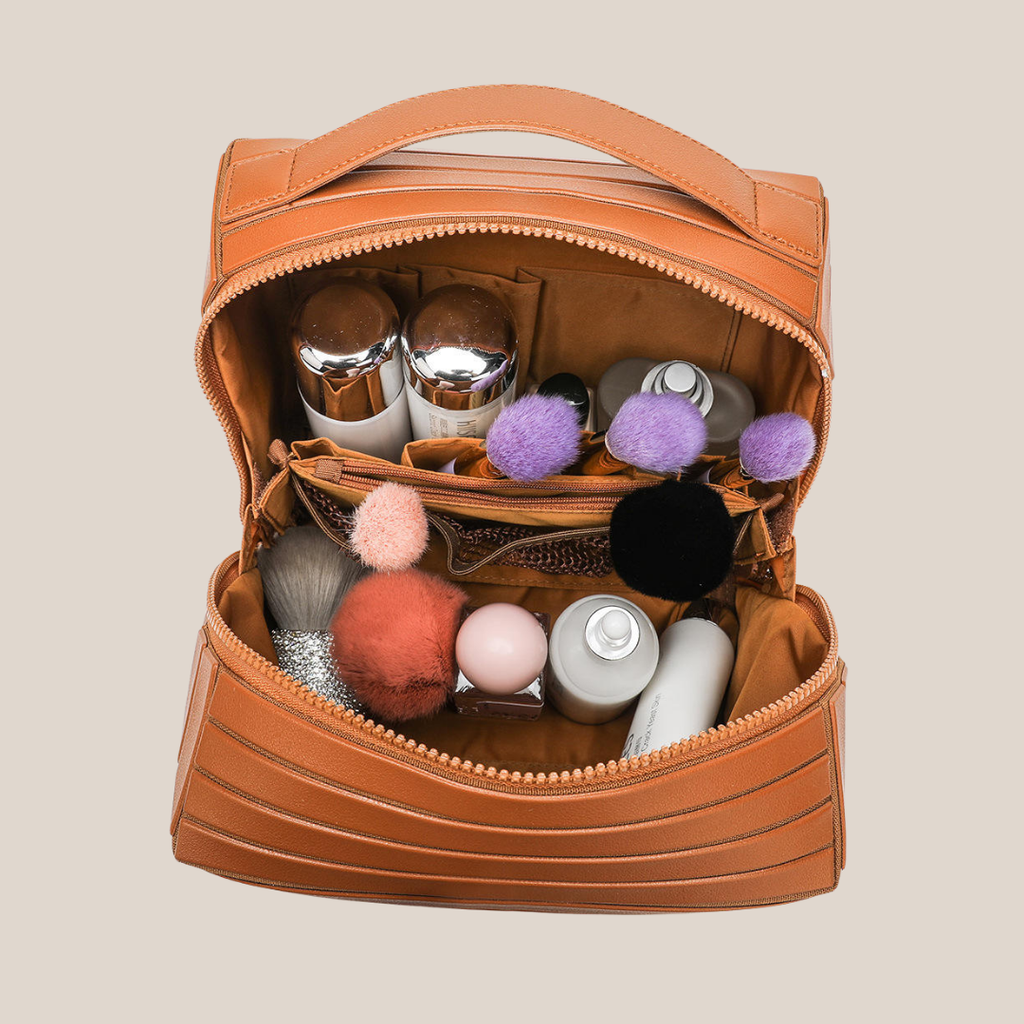 حقيبة تنظيم مكياج جلد طبيعي مع تقسيمات داخلية لتنظيم مستحضرات التجميل